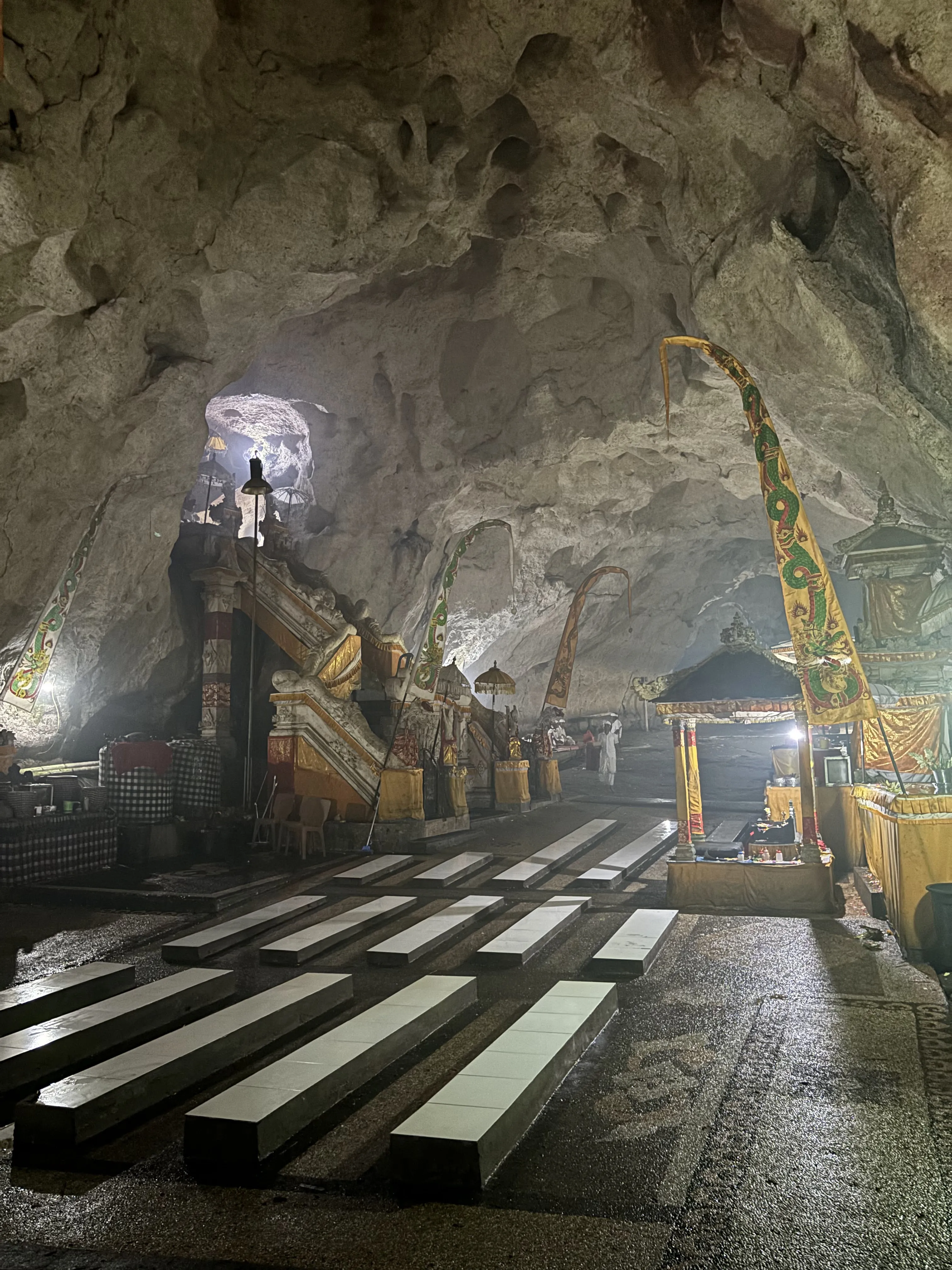 Goa Giri Putri Temple