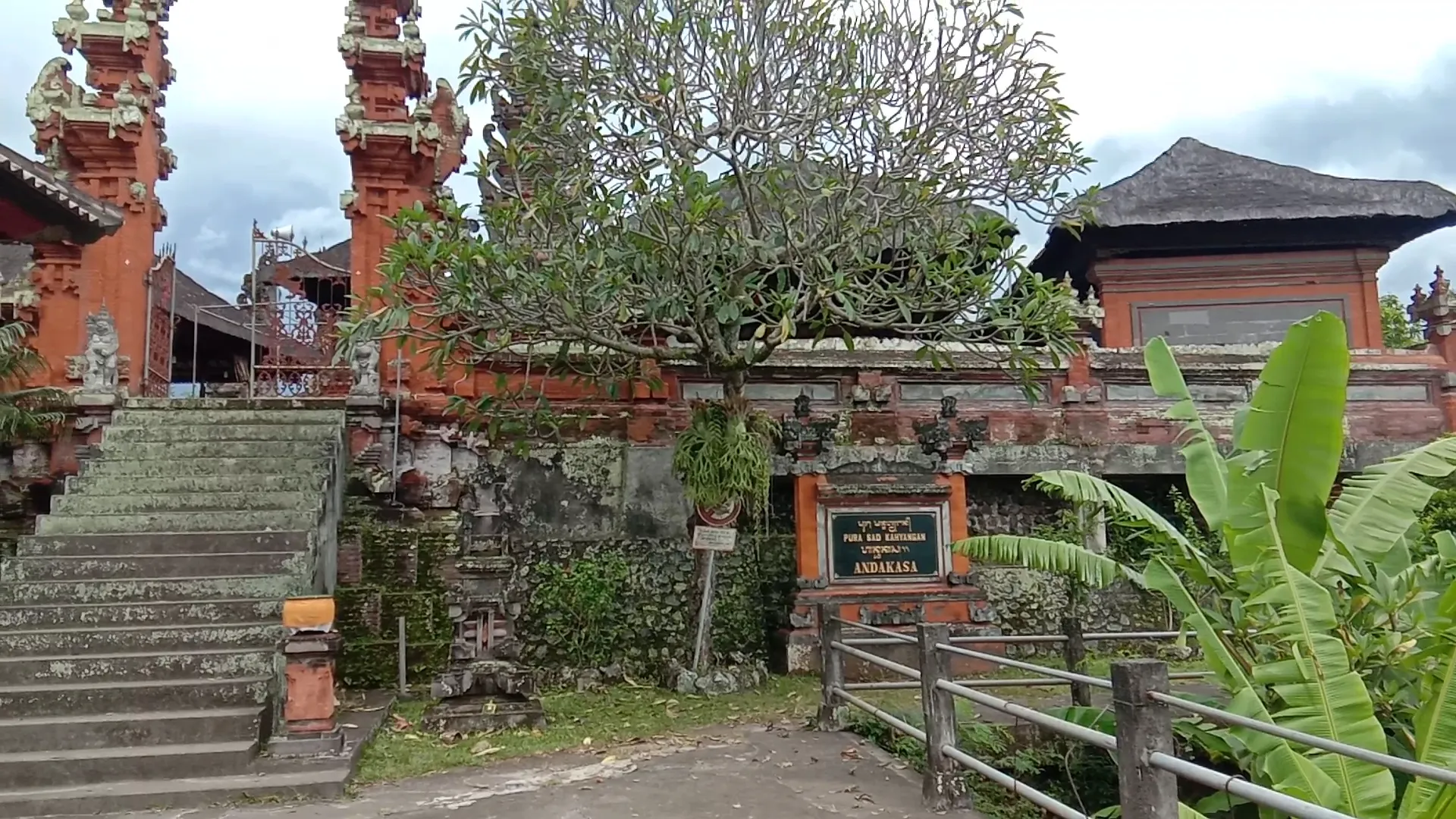 Luhur Andakasa Temple