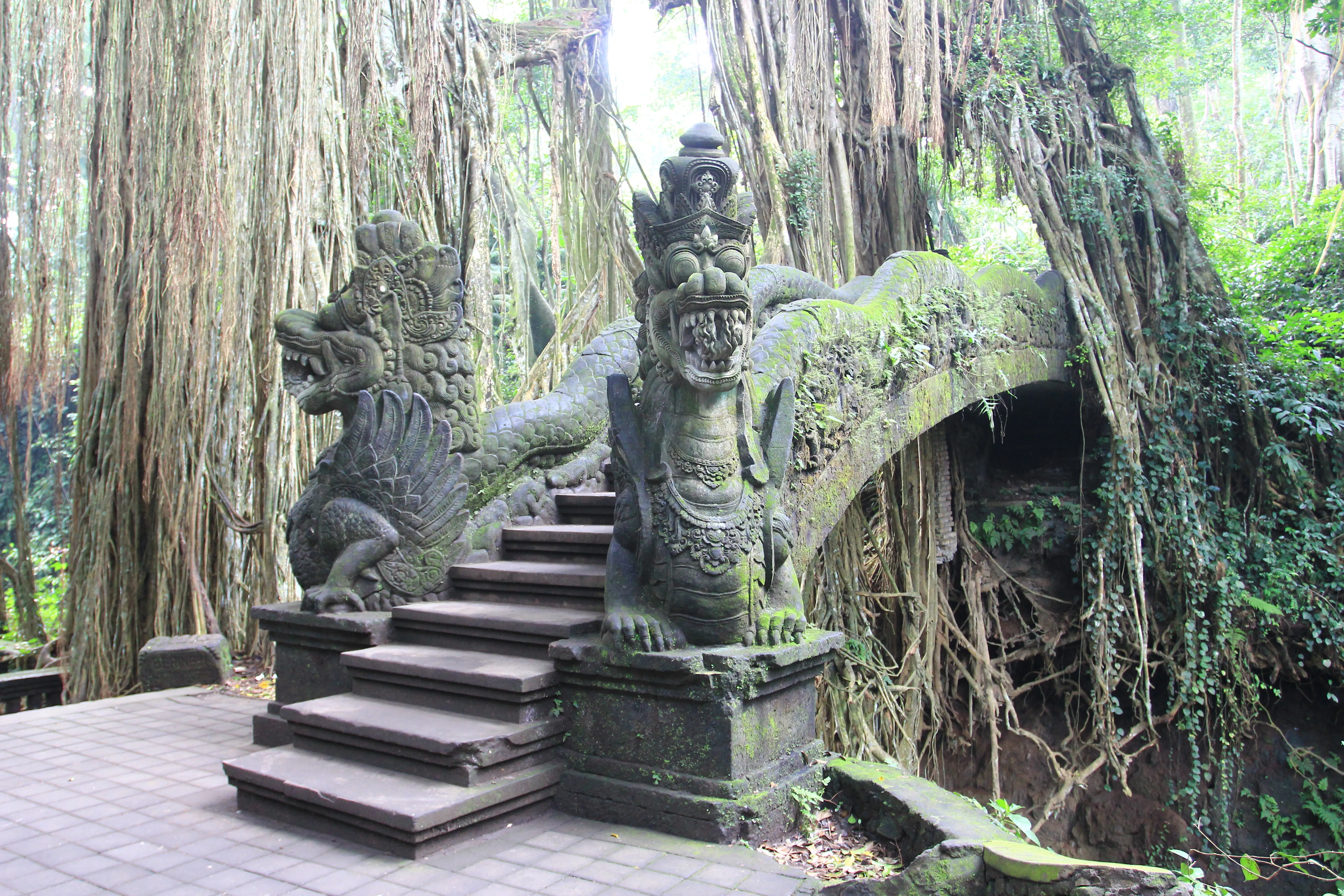 Mandala Suci Wenara Wana