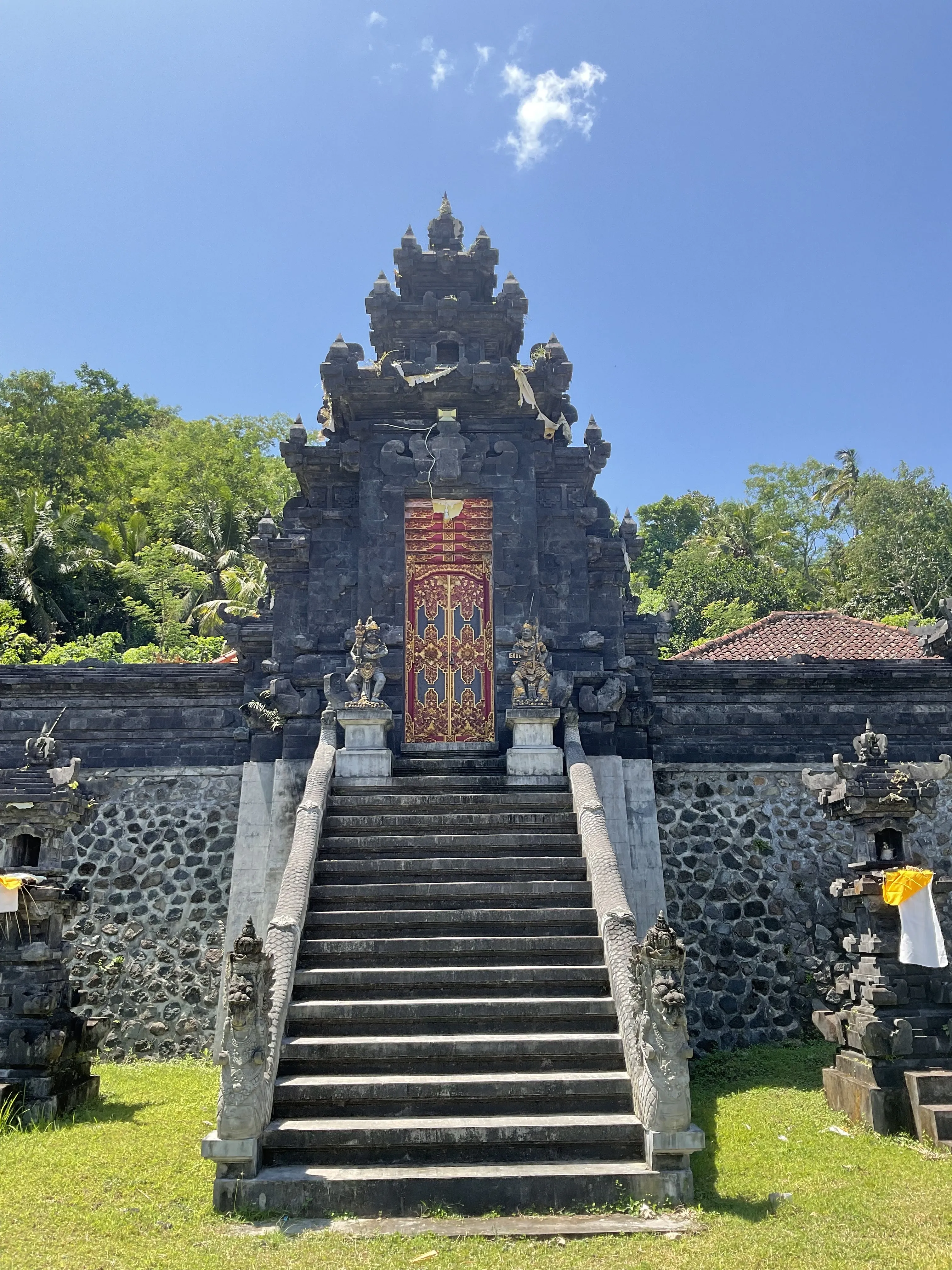Pura Puseh Desa Adat Linggawana