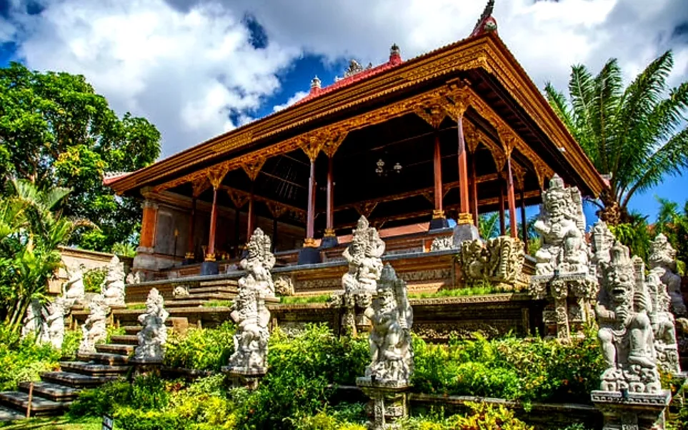 Pura Taman Kemuda Saraswati (Water Palace)