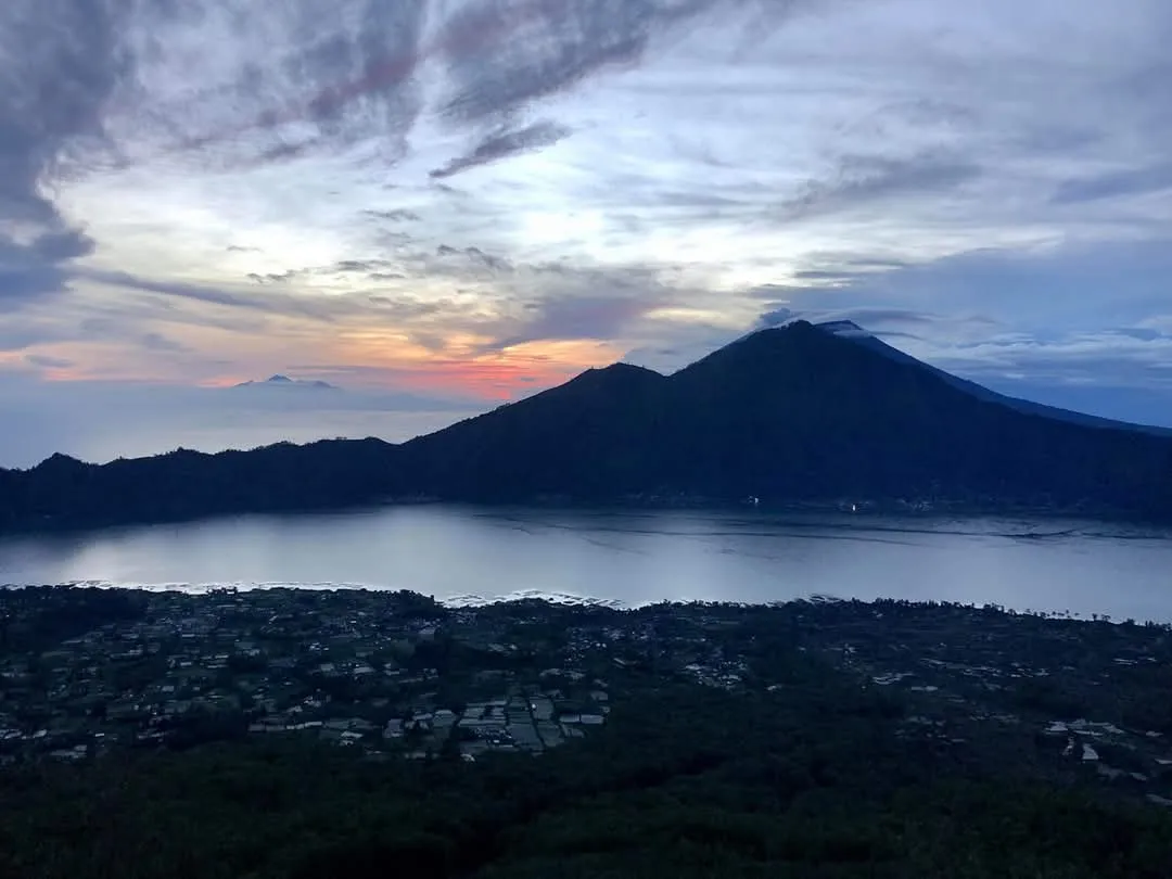 Sunrise Jeep Tour Trekking