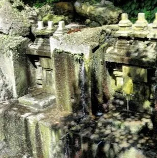 Tegal linggah Cliff Temple
