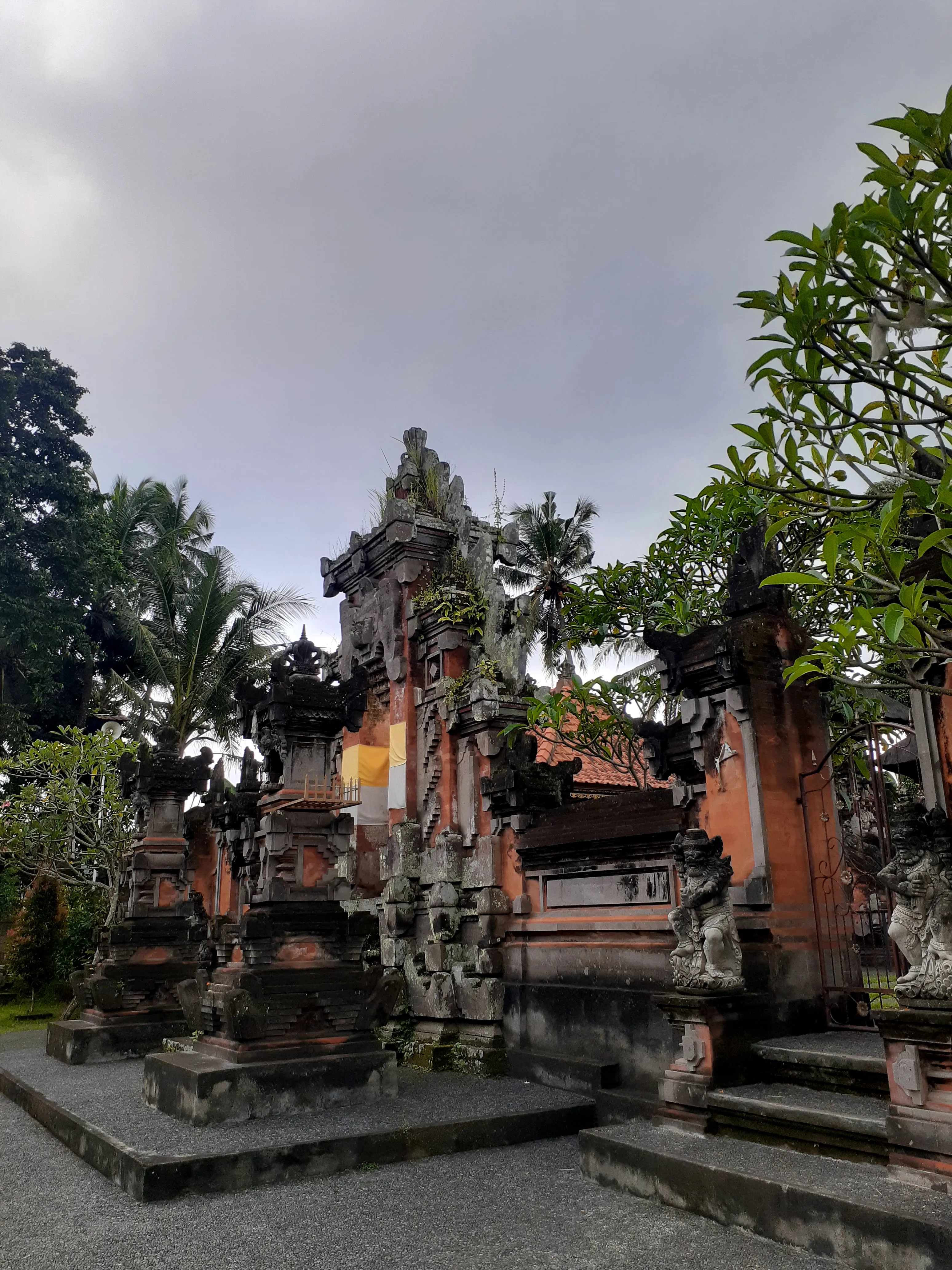 Temple Dalem Pingit (Pure Dalem Setre).